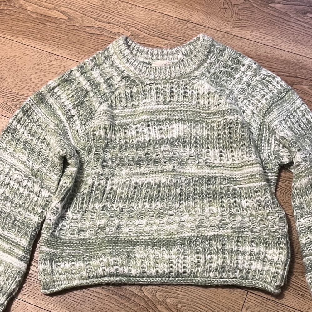 Universal Thread Sage Knit Women's Sweater bell sleeve